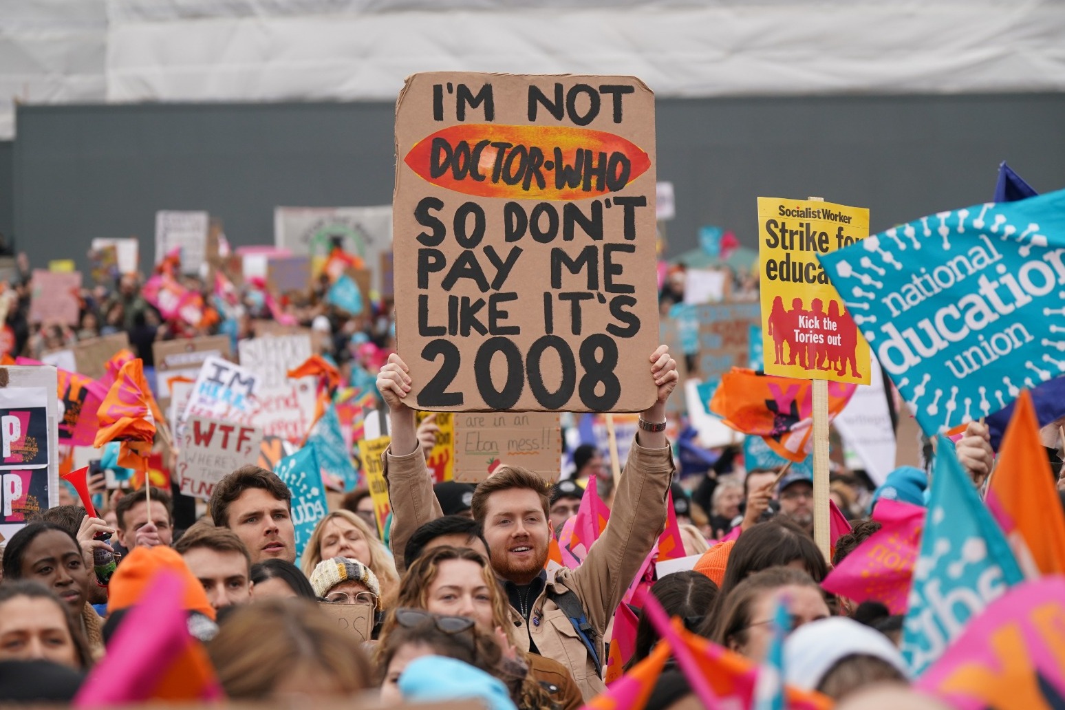 NHS strikes suspended after new pay offer 