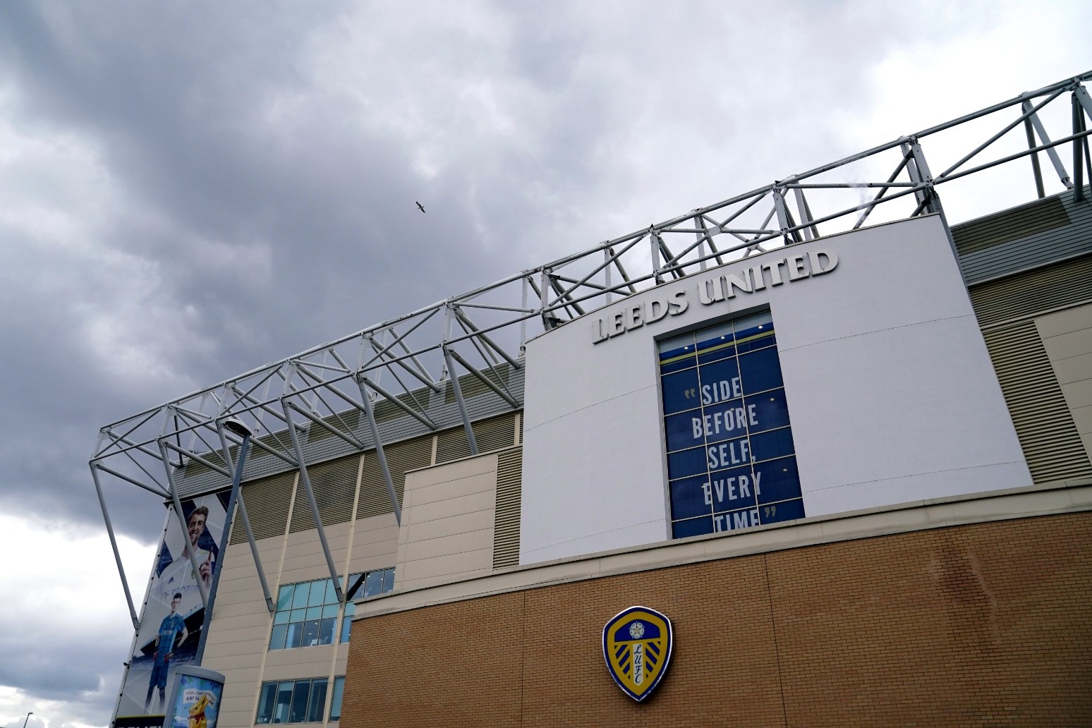 Police arrest man following security threat to Leeds 