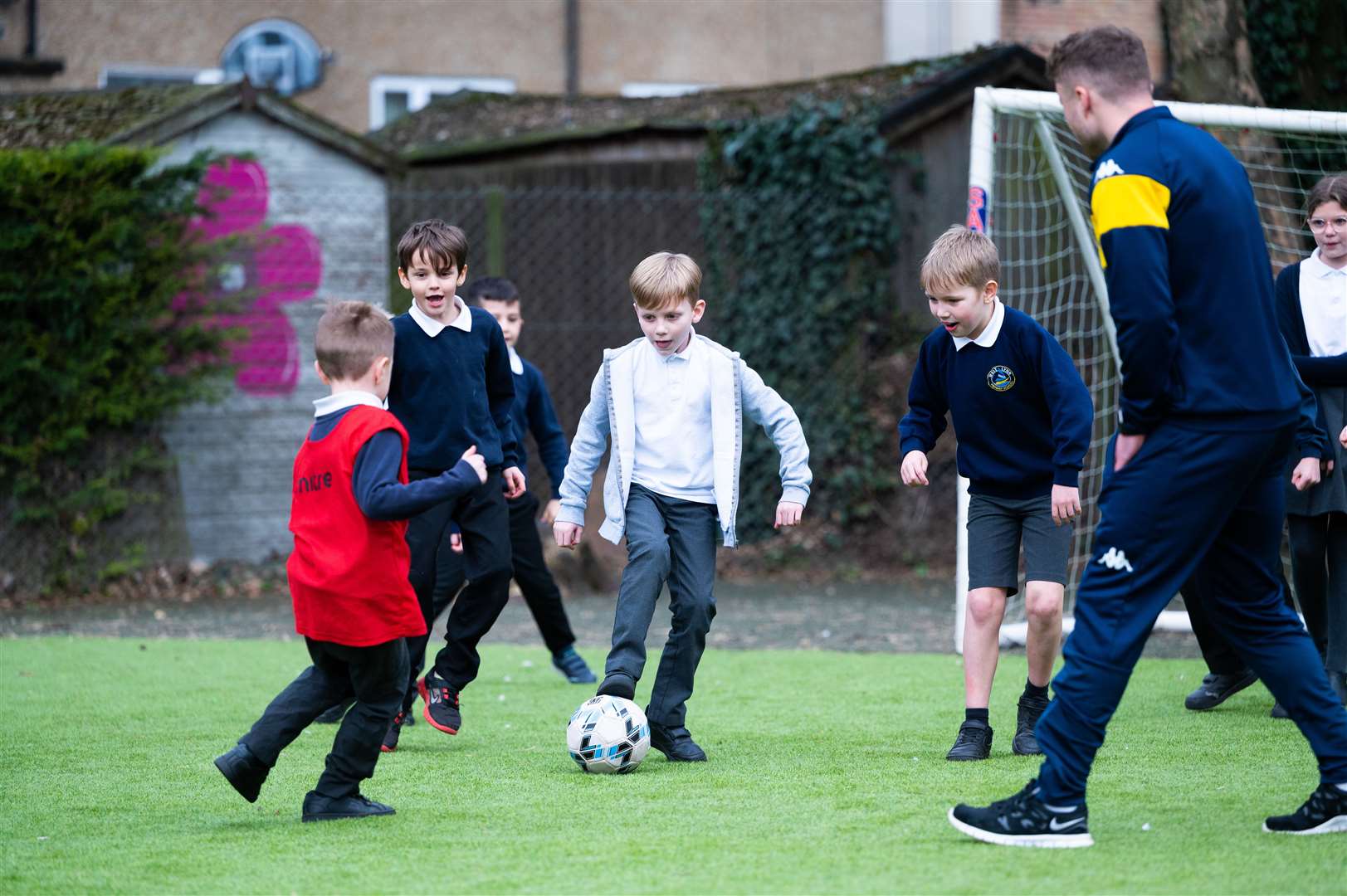 Linnets players put youngsters through their paces