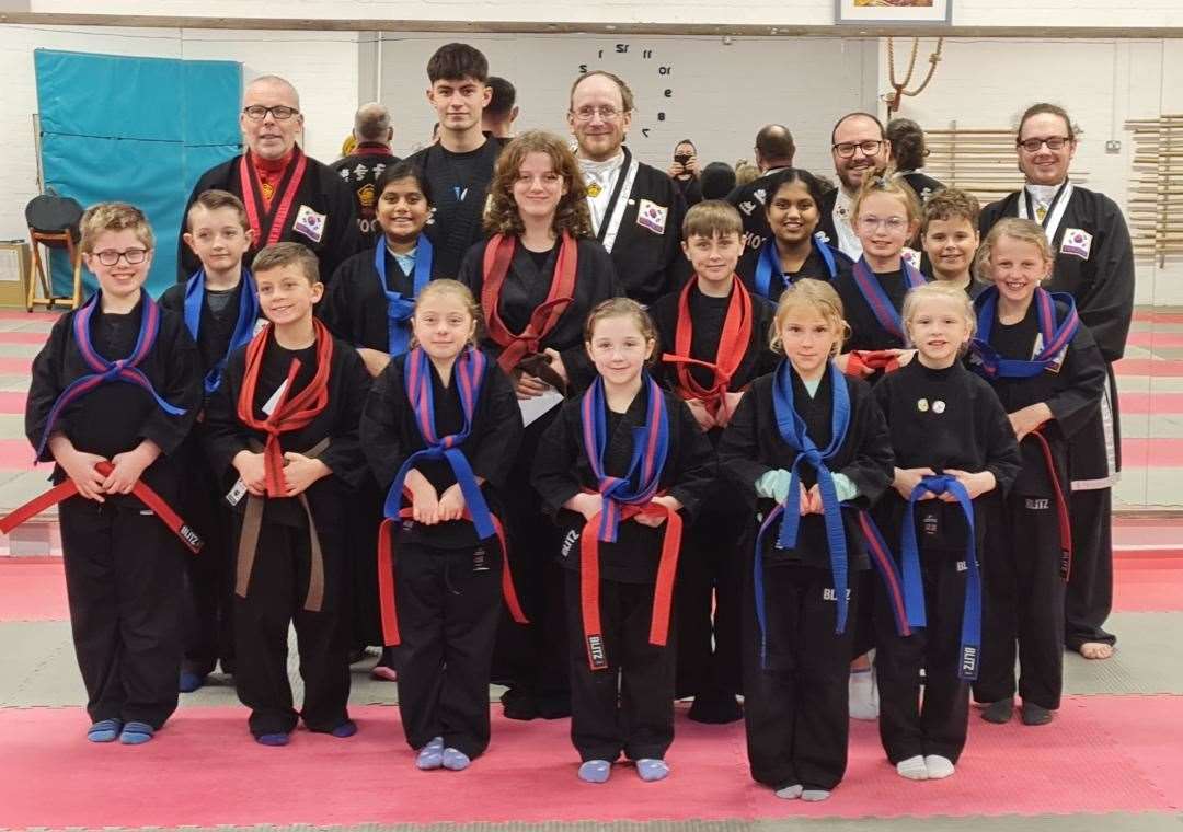 Red and blue belts (63365303)