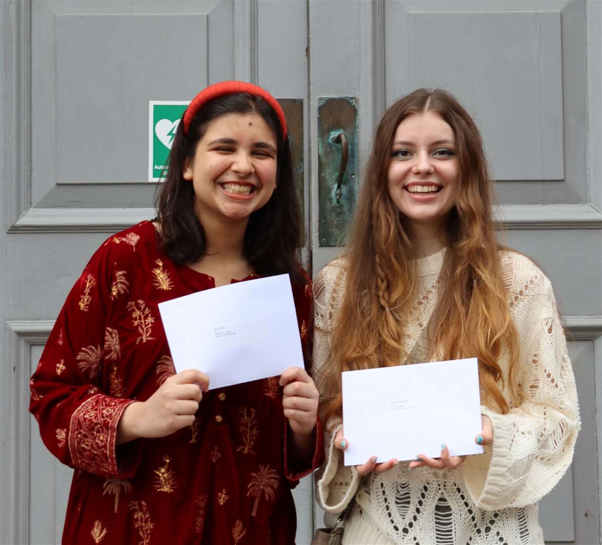 Alina Ahsan and Samanta Springe with their results