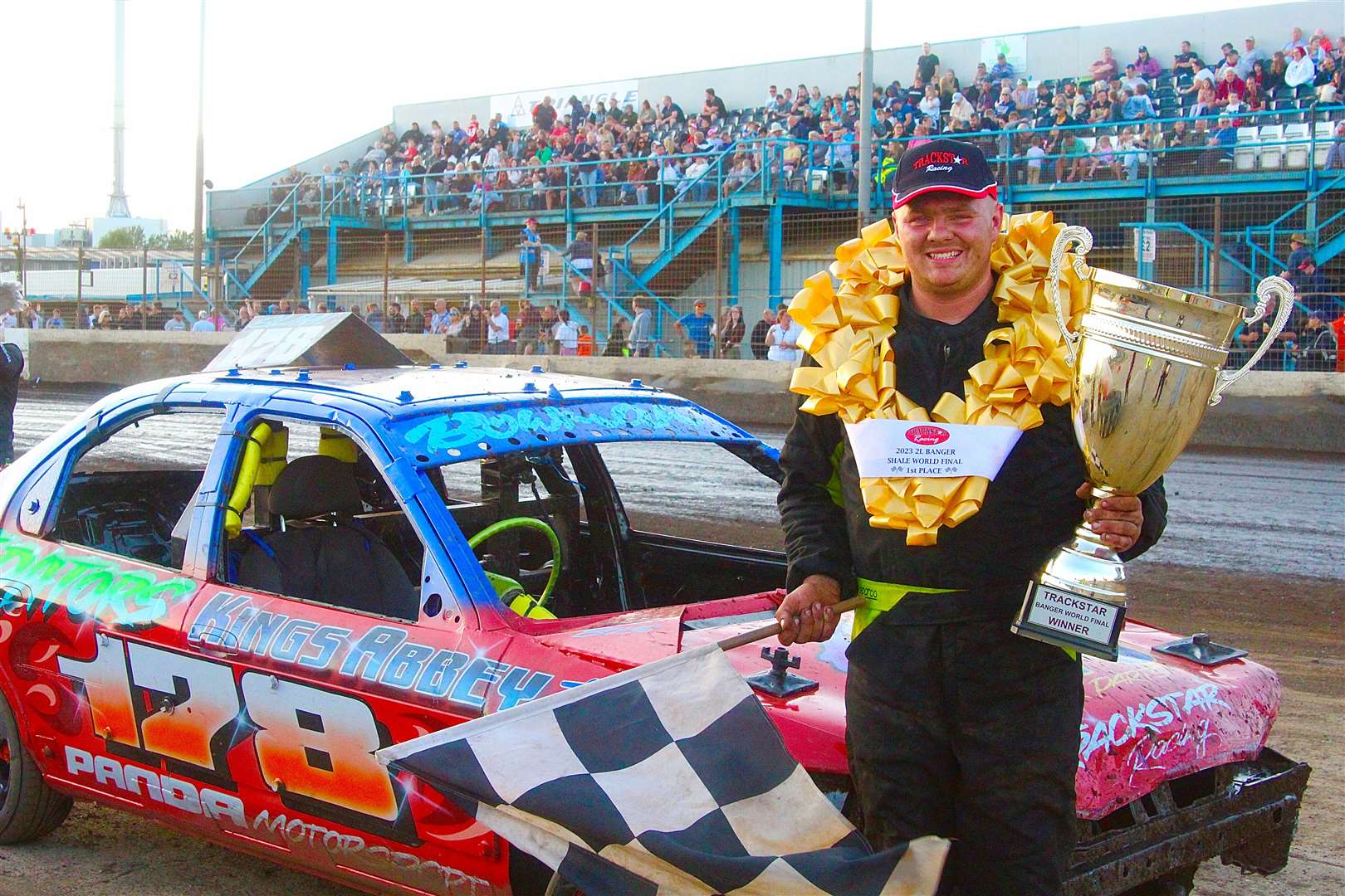 Kieran Bowman was crowned two-litre banger World Champion at the weekend. Pictures: Kieran Bosnell and Jim Harrod