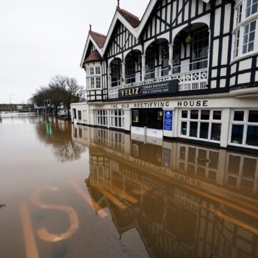 200,000 properties at risk because of deteriorating flood defences, say MPs