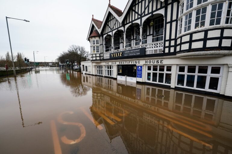 200,000 properties at risk because of deteriorating flood defences, say MPs