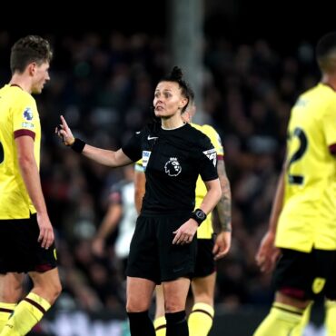 Burnley boss hails milestone moment for referee Rebecca Welch