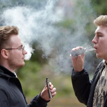 Disposable vapes to be banned in Britain to protect children’s health