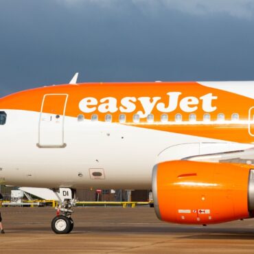 EasyJet cuts end of year losses despite £40m hit from Hamas-Israel conflict