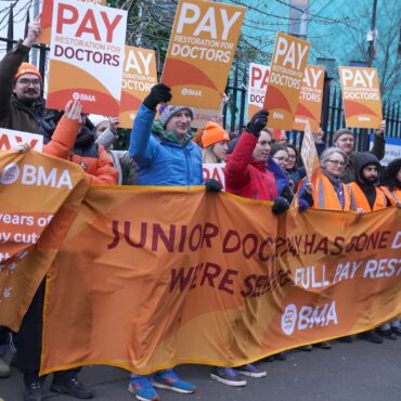 Junior doctors prepare for longest strike in NHS history