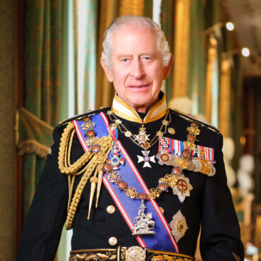 King’s official portrait for public buildings unveiled