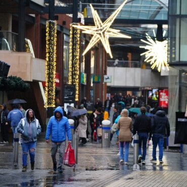 Last-minute shoppers hit the streets on Christmas Eve