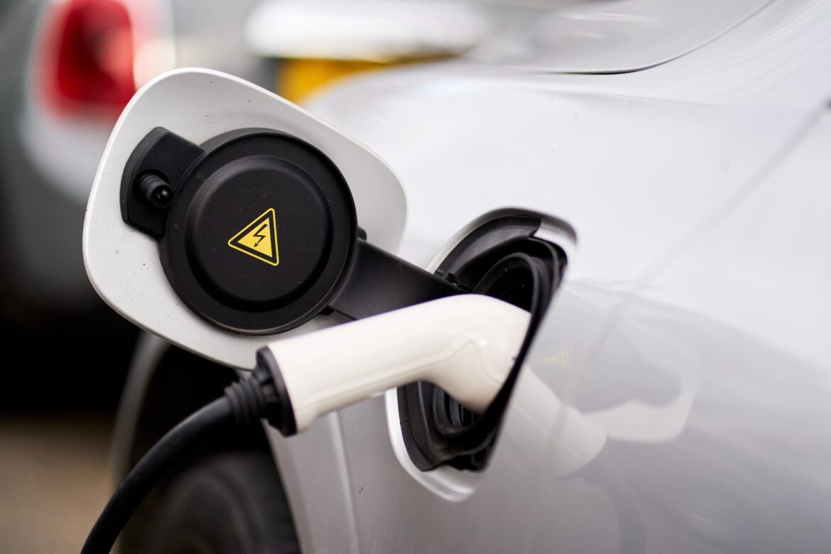 Minimum requirement for electric car sales comes into force