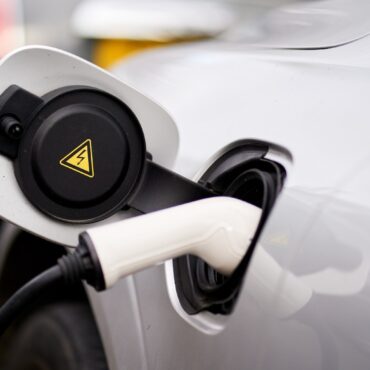 Minimum requirement for electric car sales comes into force