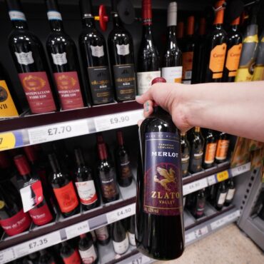 ‘Pints’ of wine to be stocked on British shelves for first time