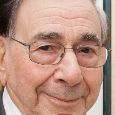 Pioneering transplant surgeon Professor Sir Roy Calne dies aged 93