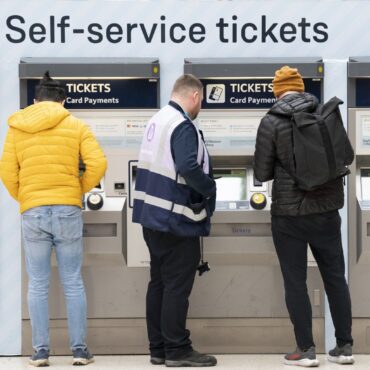 Train passengers pay more when buying tickets from machines