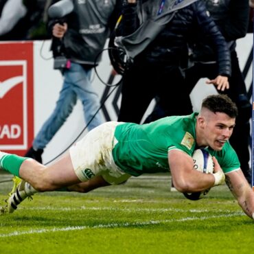 Ireland demolish France in Six Nations opener