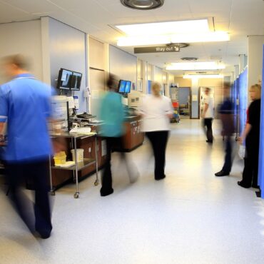 NHS staff need proper pay rise, union warns