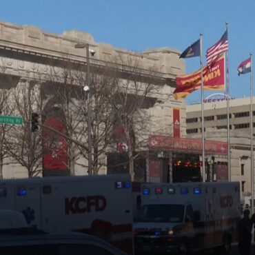 One person dead in shooting near Kansas City Chiefs parade