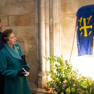 Princess Royal unveils Sir Ernest Shackleton memorial