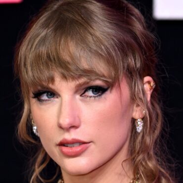 Taylor Swift could make Grammy history