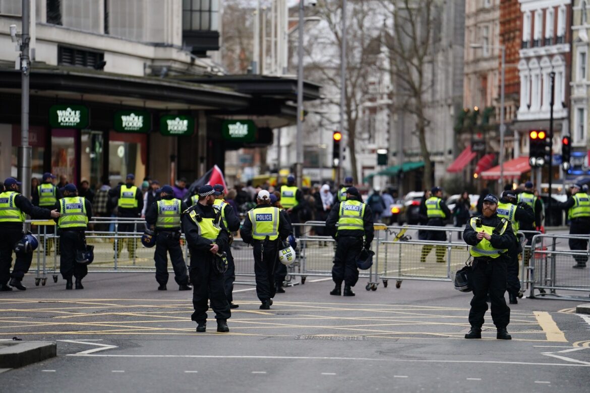 Ten arrested at pro-Palestine demonstration