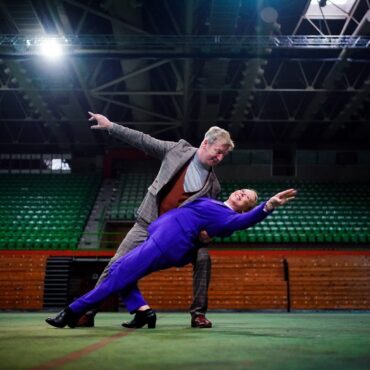 Torvill and Dean announce retirement