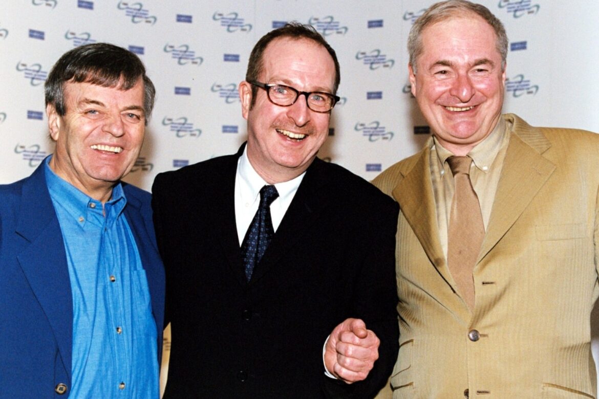 Tributes paid to broadcaster Steve Wright