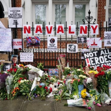 UK weighs up response in wake of Navalny death