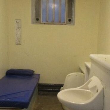 Watchdog condemns conditions at Bedford prison