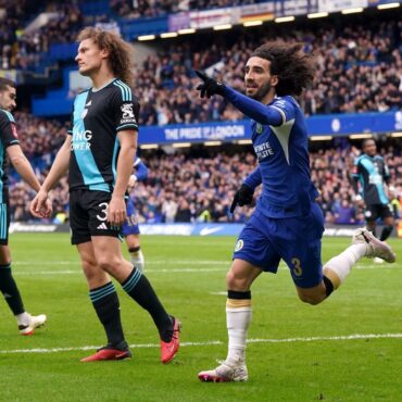 Chelsea beat Leicester to reach semis