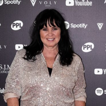 Coleen Nolan urges smokers to quit