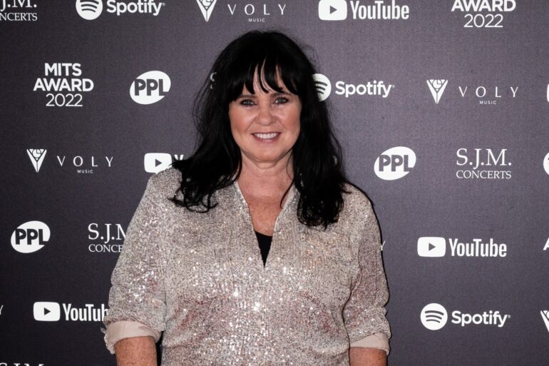 Coleen Nolan urges smokers to quit