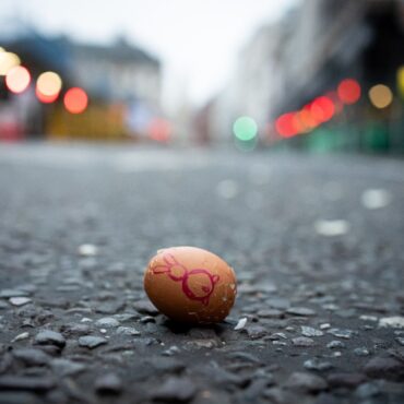 Crowds gather for egg-rolling Easter tradition to celebrate new life