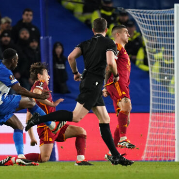 Danny Welbeck strike not enough for Brighton