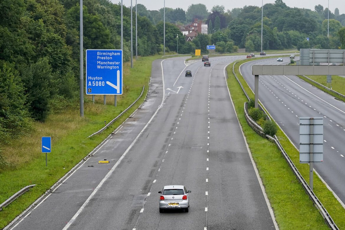 Third of drivers admit hogging middle lane on motorways