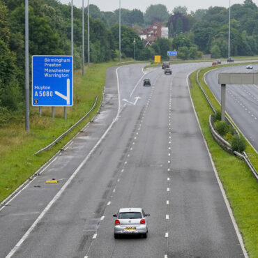 Third of drivers admit hogging middle lane on motorways