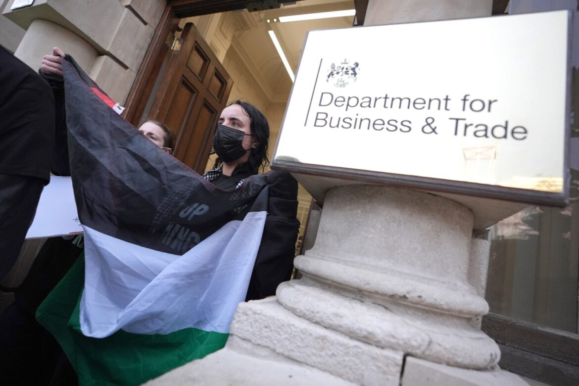 Civil servants threaten action over UK arms sales to Israel