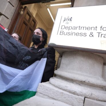 Civil servants threaten action over UK arms sales to Israel