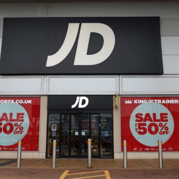 JD Sports buys US rival in £878m deal