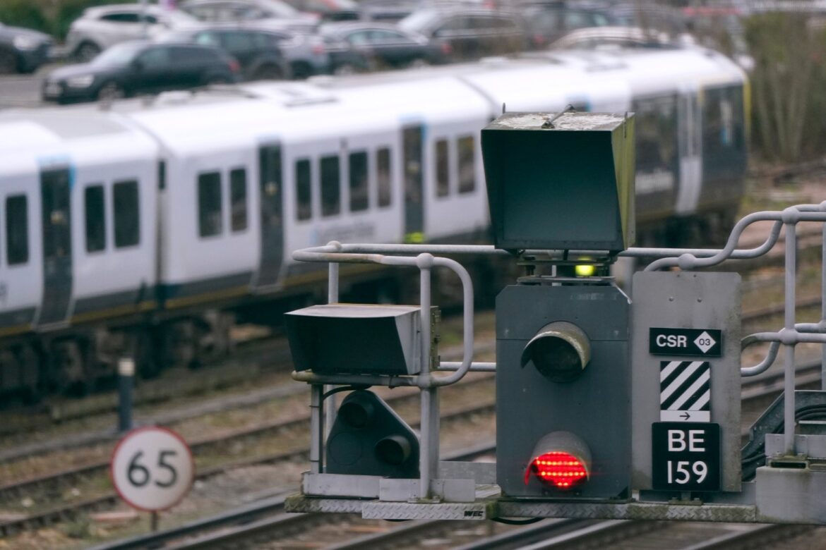 Labour to pledge to renationalise railways if elected