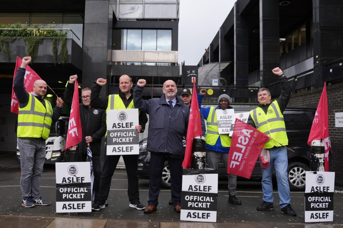 Rail strike hits London commuters