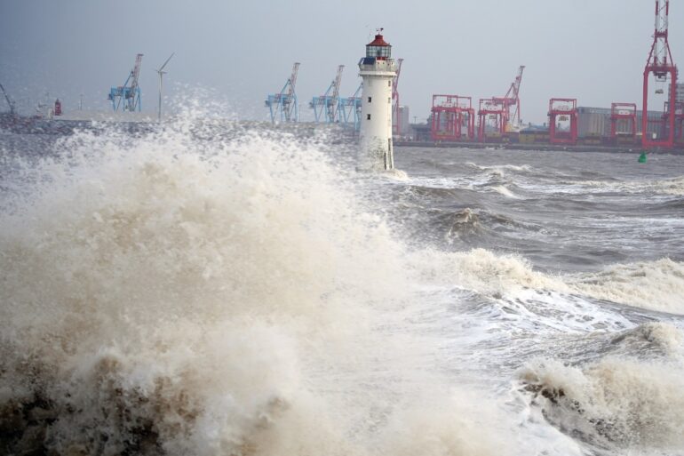 Storm Kathleen set to hit UK with warm wind