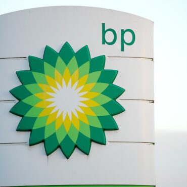 BP set for slower first quarter profits