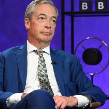 Cleverley accuses Farage of ‘echoing Putin’