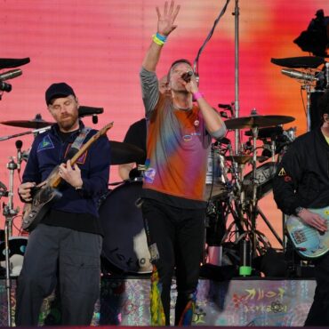 Coldplay to break Glastonbury record