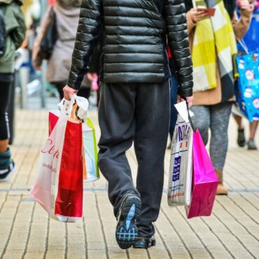 Consumer confidence up amid economy optimism