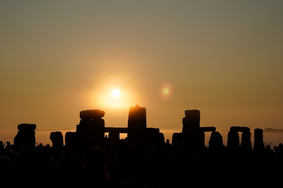 Unesco propose adding Stonehenge to world heritage ‘danger list’