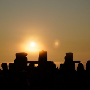 Unesco propose adding Stonehenge to world heritage ‘danger list’