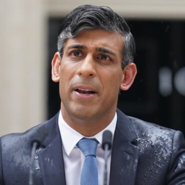 Rishi Sunak should stay as Tory leader until November, Andrew Mitchell says