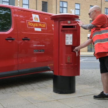 Royal Mail installs first red postbox featuring King’s cypher